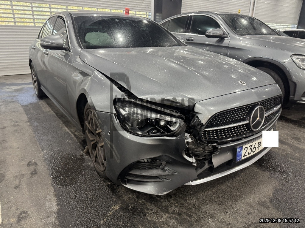 2023 Mercedes-Benz E220, photograph 5
