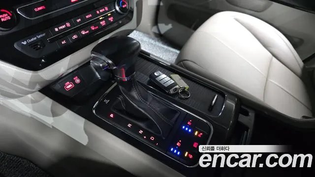 Kia Canival 9-seater Noblesse — photo 1 of 20