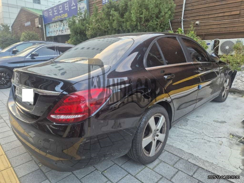 2017 Mercedes-Benz C200, photograph 5