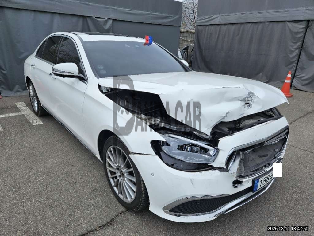 2022 Mercedes-Benz E250, photograph 2