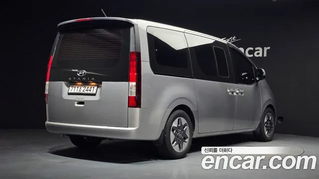 2021 Hyundai Staria Tourer 11-Seater, photograph 4