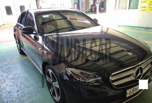 2017 Mercedes-Benz E300 4Matic, photograph 1