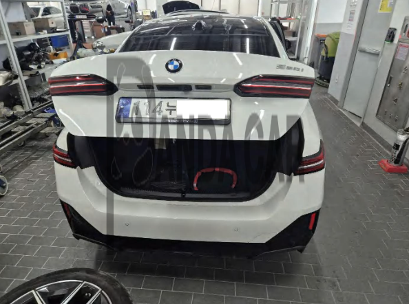 2024 BMW 520i, photograph 1