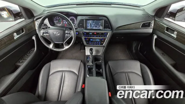 Hyundai Sonata 2.0 Smart — photo 1 of 30