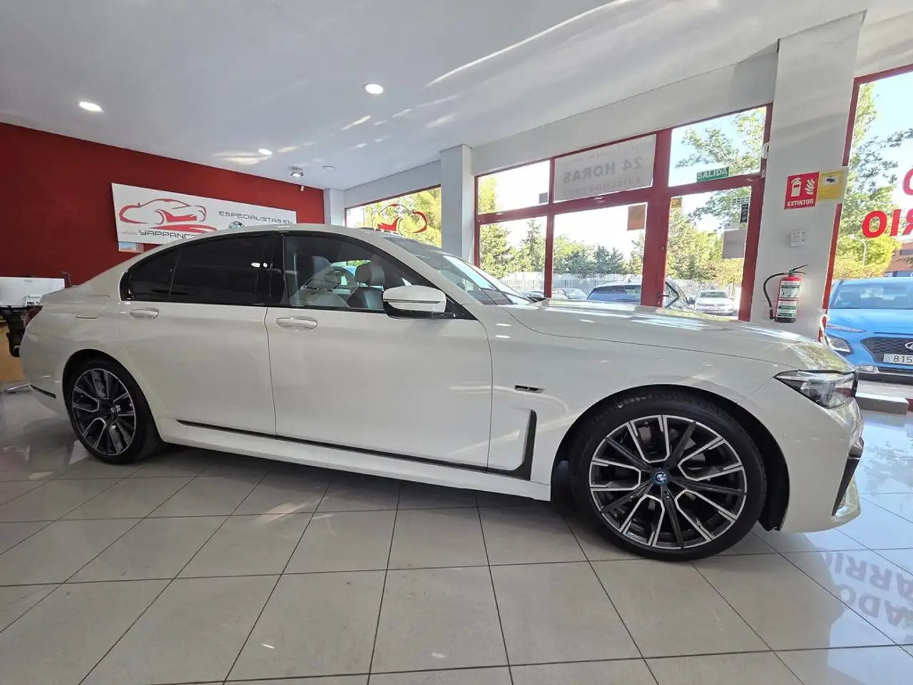 2021 BMW 745 745e, photograph 8