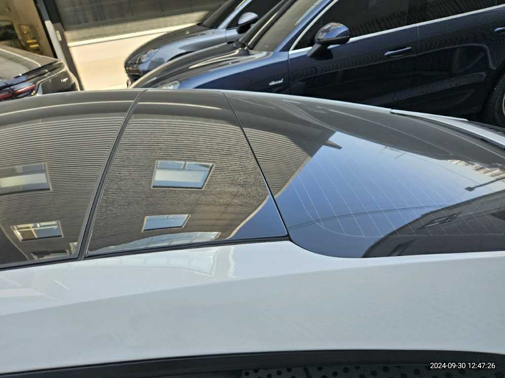 2017 Porsche 911 Carrera S, photograph 3