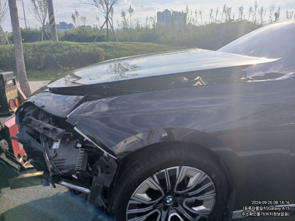 2023 BMW 740i model 2023, photograph 2