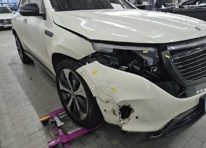 2020 Mercedes-Benz Benz EQC 400 4MATIC, photograph 2