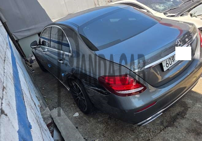 2019 Mercedes-Benz E220 d, photograph 2