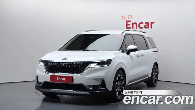 Kia Canival Diesel 7-Seater Signature — photo 1 of 20