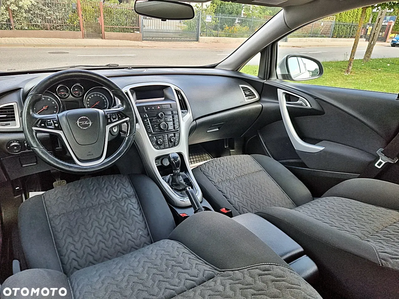 2013 Opel Astra 1.6 Active, photograph 9