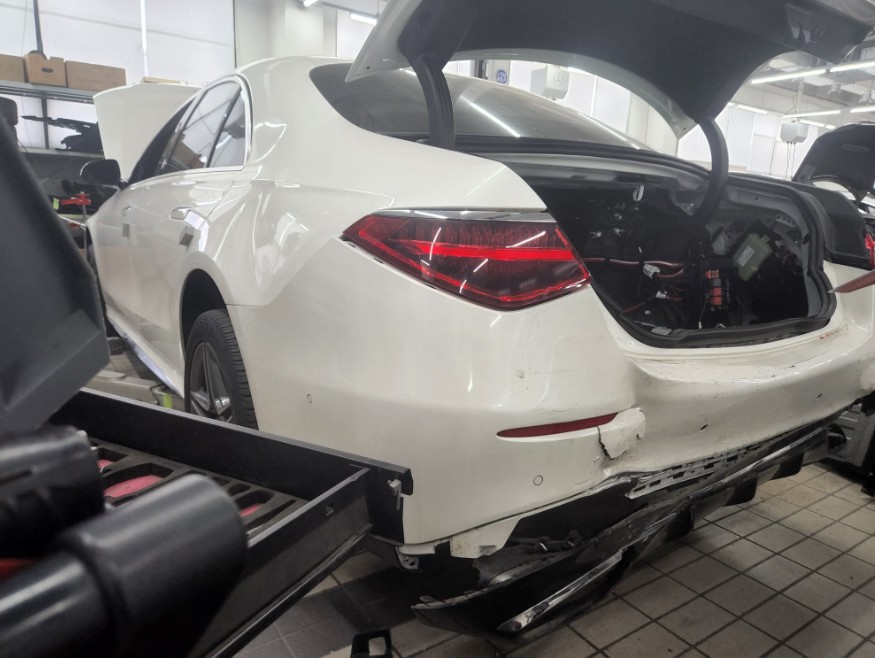 2022 Mercedes-Benz S400 d, photograph 2