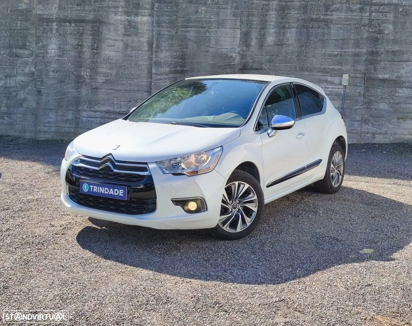 2015 Citroën DS4 1.2 PureTech So Chic, photograph 1