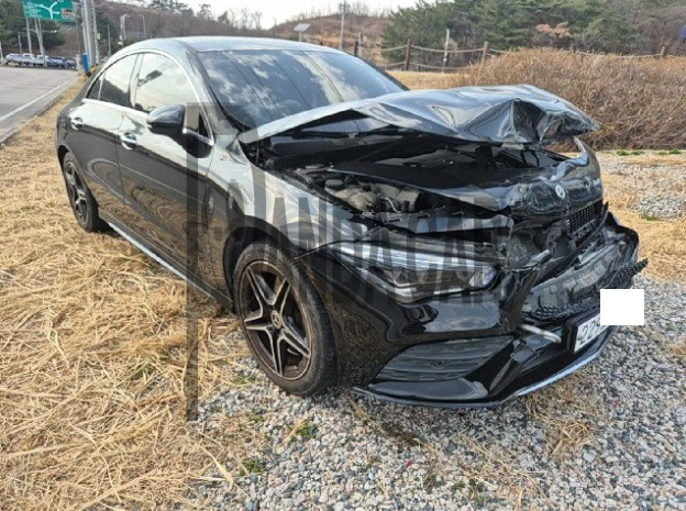 2020 Mercedes-Benz CLA250 4MATIC, photograph 3