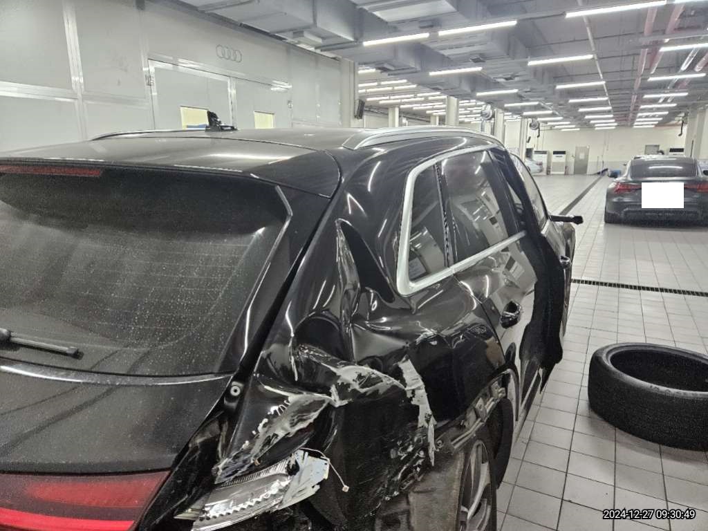 2022 Audi etron 55 quattro, photograph 5