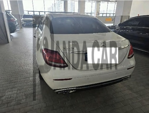 2018 Mercedes-Benz E220 d, photograph 3