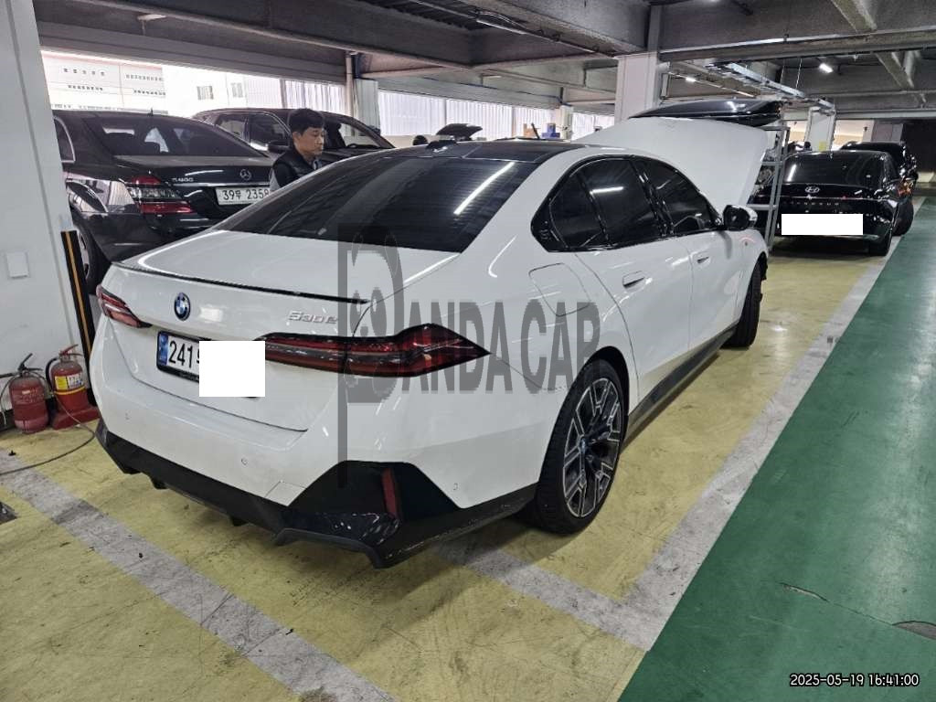 2024 BMW 530e, photograph 1