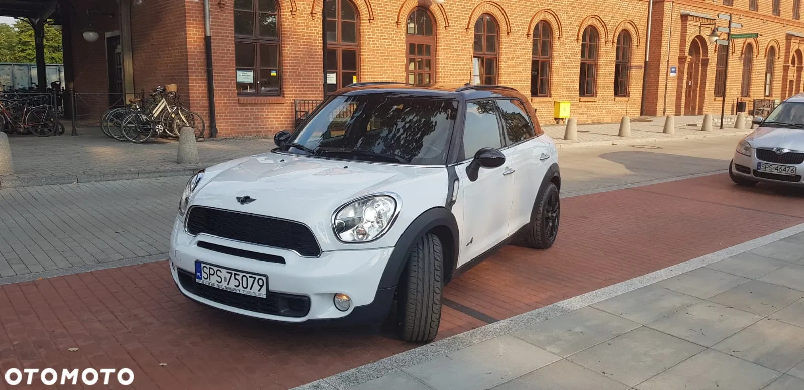 2011 MINI Countryman, photograph 3