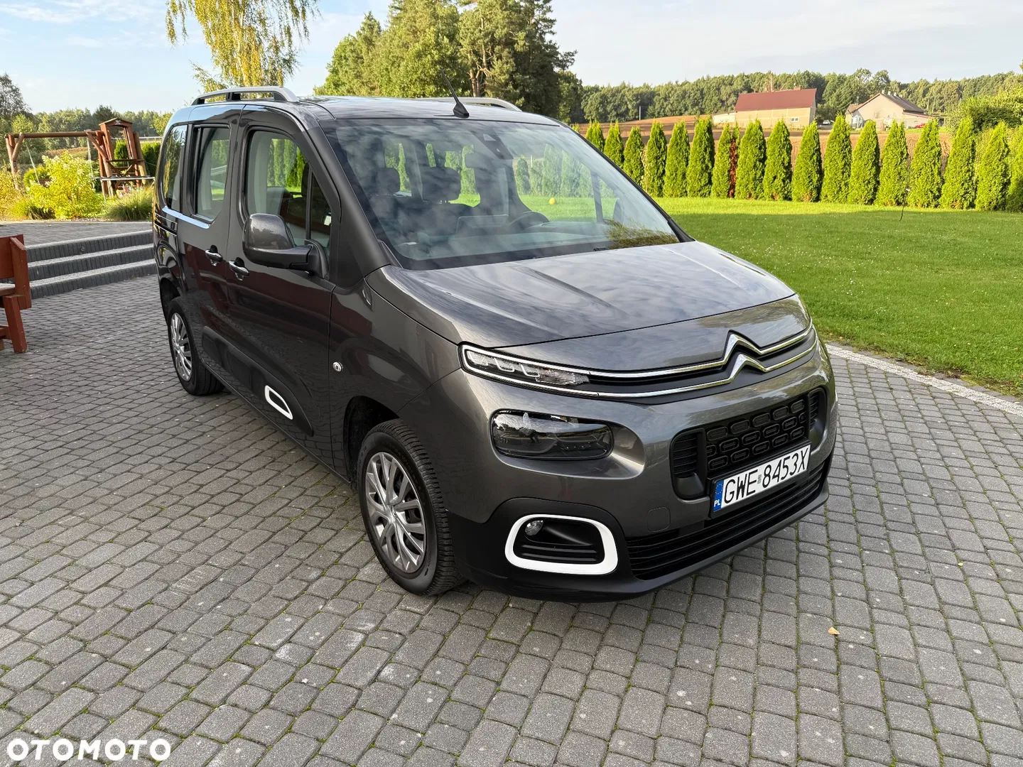 2020 Citroën Berlingo M 1.5 BlueHDI Shine S&S, photograph 2