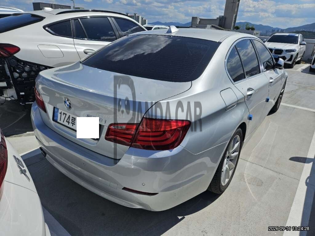 2012 BMW 528i, photograph 2