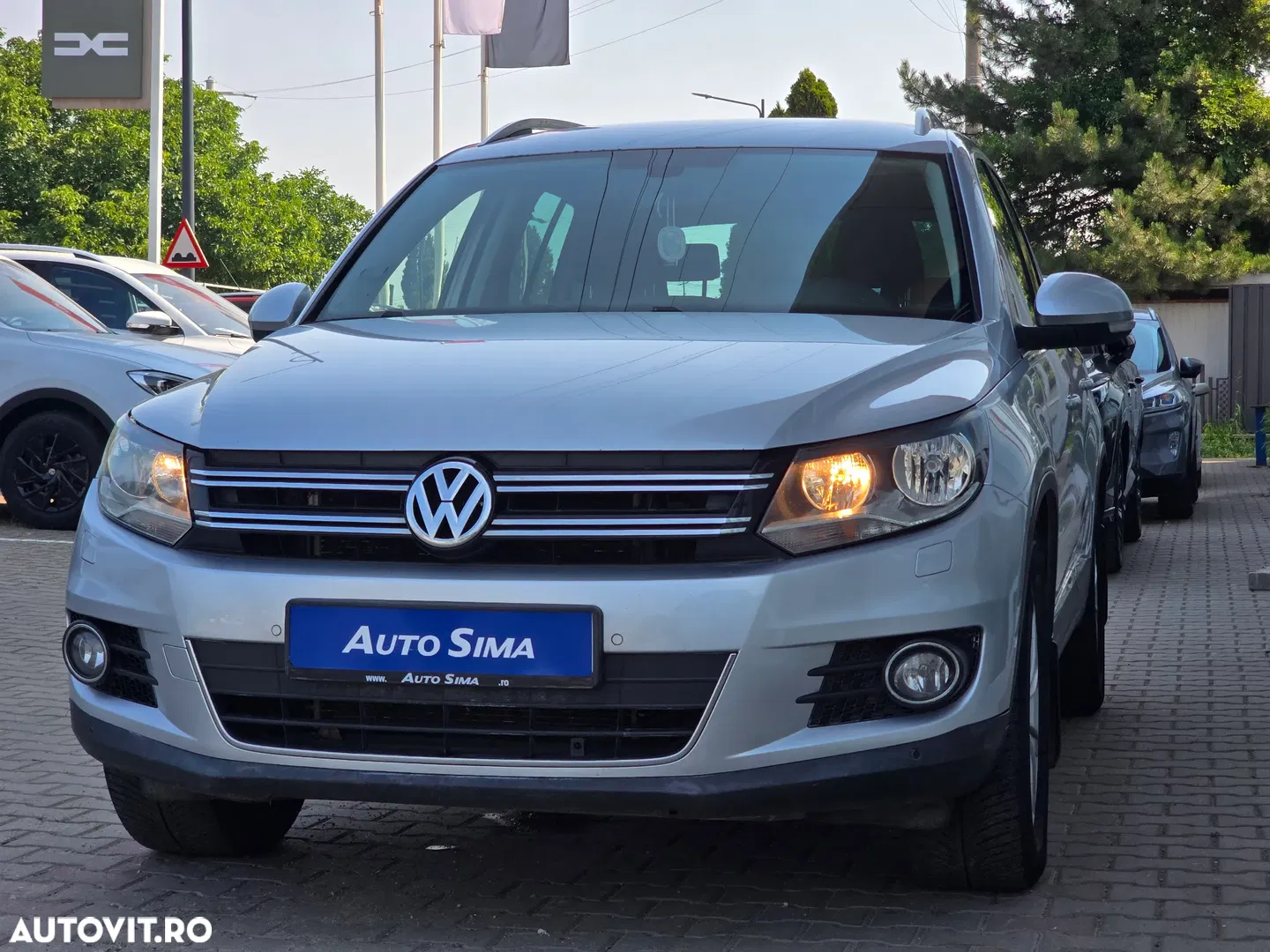 2014 Volkswagen Tiguan 2.0 TDI DPF 4Motion BlueMotion Technology DSG Sport & Style, photograph 4