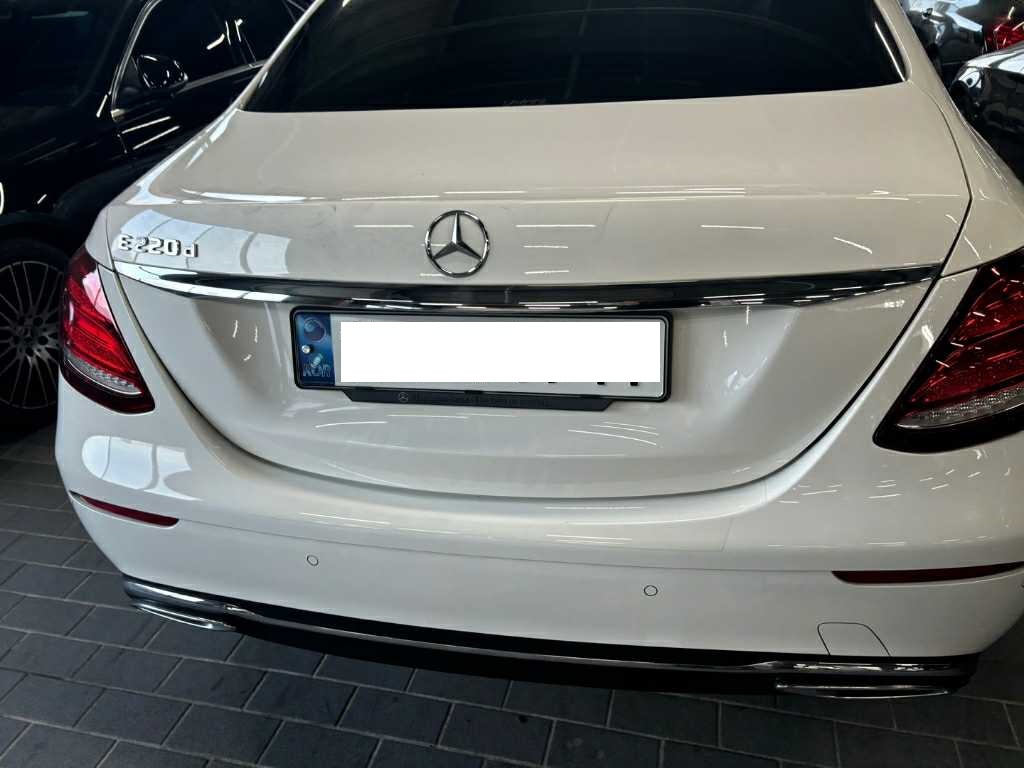 2017 Mercedes-Benz E220 d, photograph 1