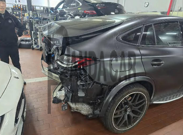 2024 Mercedes-Benz GLC 300 4MATIC Coupe, photograph 3