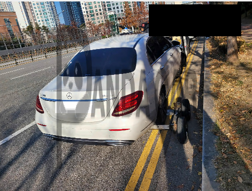 2020 Mercedes-Benz E 300 4MATIC, photograph 4