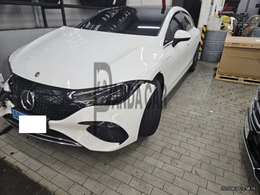 2023 Mercedes-Benz EQE350 +, photograph 3