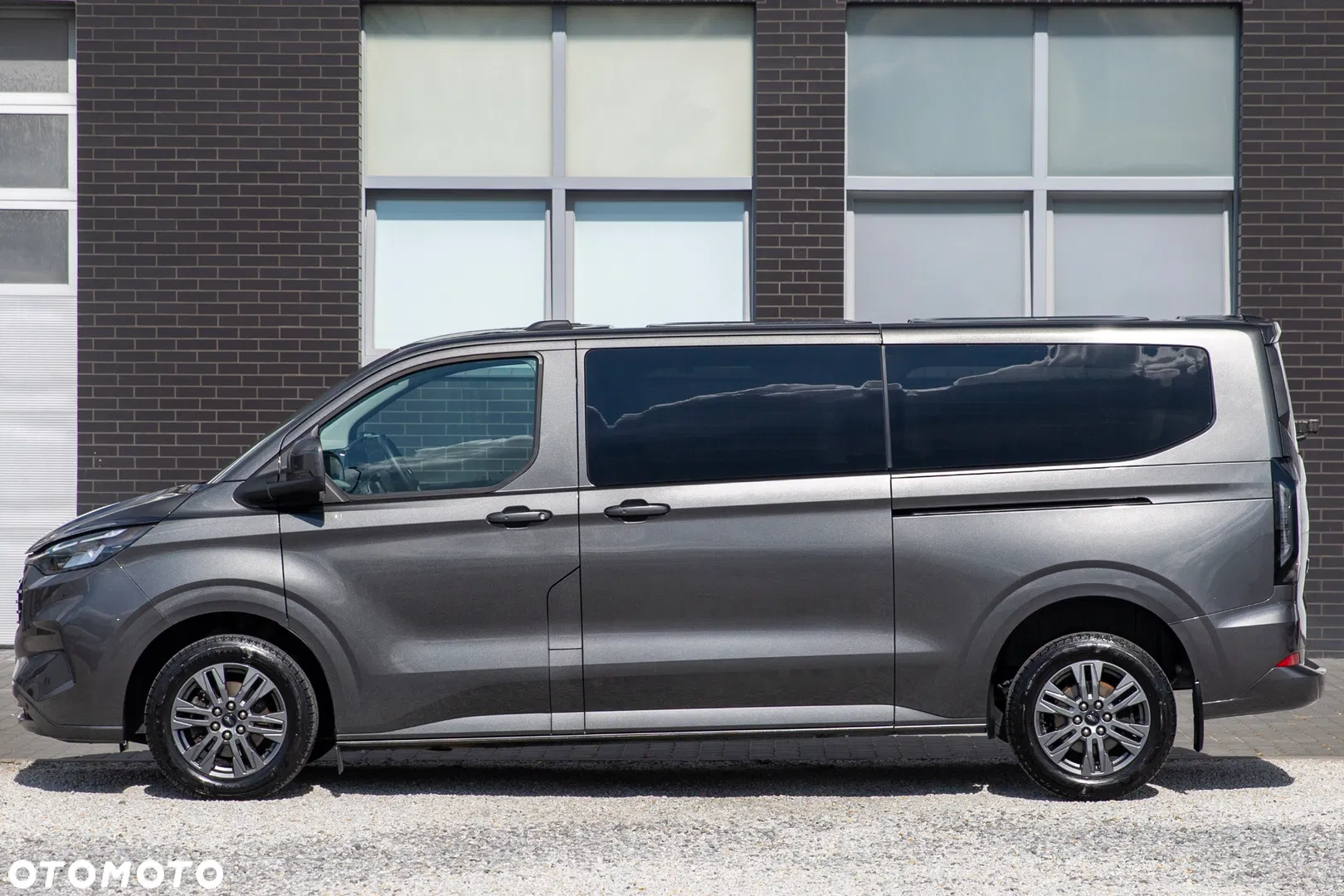 2025 Ford Tourneo Custom, photograph 4
