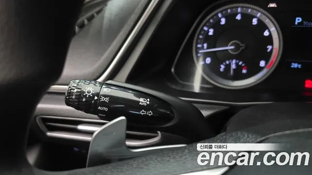 Hyundai Sonata 2.0 — photo 1 of 31