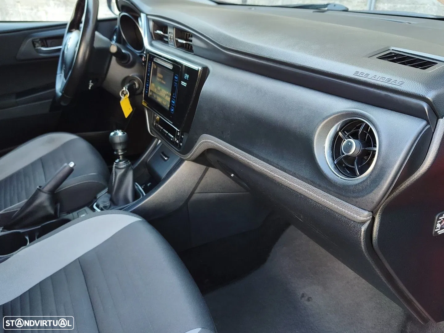 2015 Toyota Auris 1.2T Exclusive, photograph 12