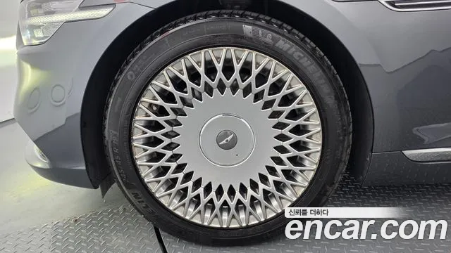 Genesis G90 5.0 AWD — photo 1 of 39