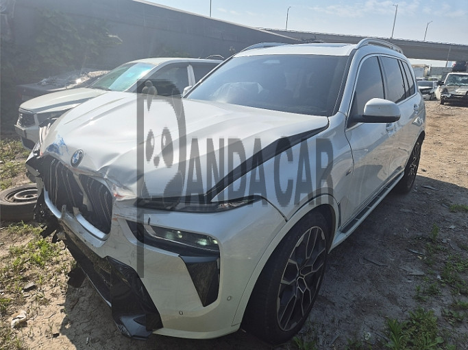 2025 BMW X7 xDrive40i, photograph 6
