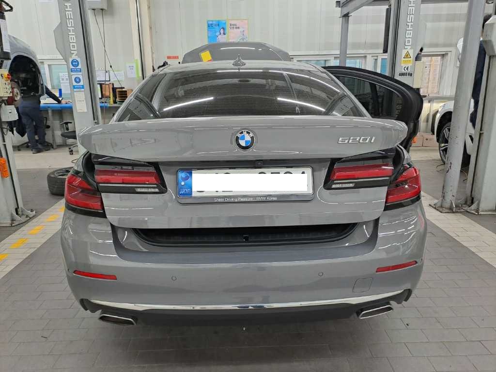 2021 BMW 520i, photograph 1