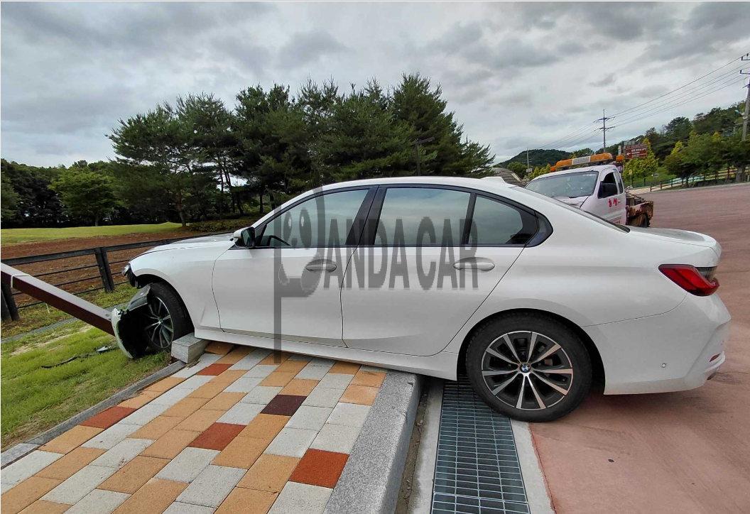 2023 BMW 320i, photograph 2