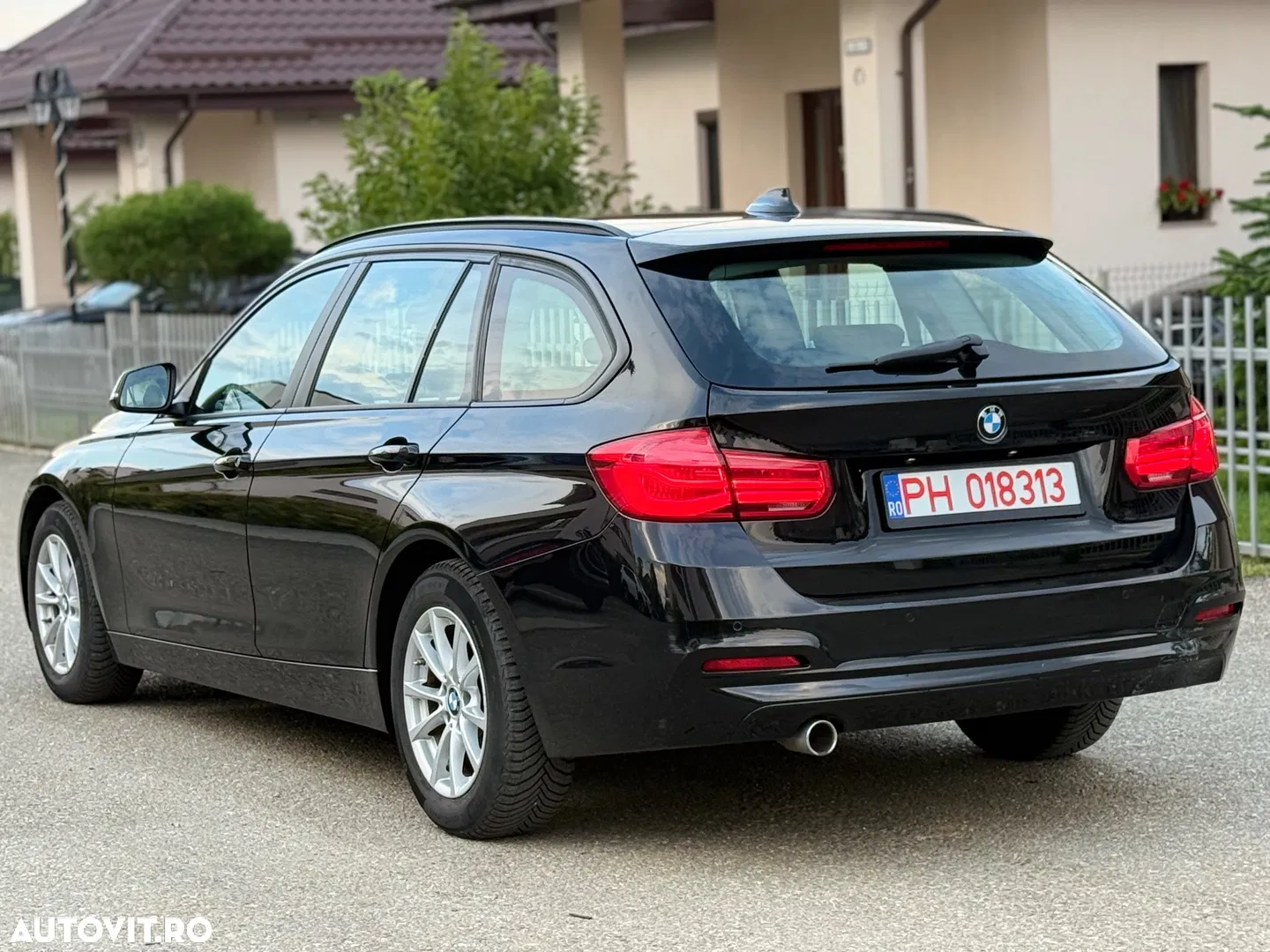 2017 BMW Seria 3, photograph 4