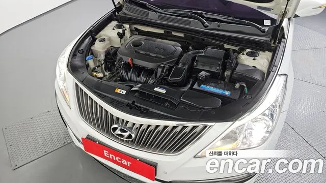 2015 Hyundai Grandeur HG240 Modern, photograph 9