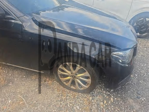 2020 Mercedes-Benz E 300 4MATIC, photograph 5