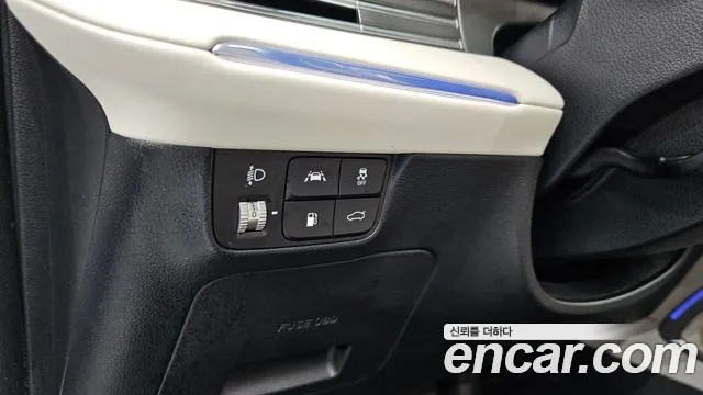 2022 Hyundai Grandeur Le Blanc, photograph 1