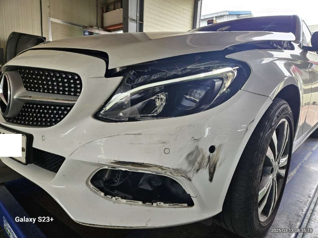 2018 Mercedes-Benz C200, photograph 2
