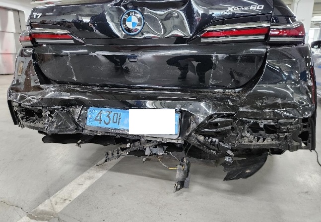 2023 BMW i7 xDrive60, photograph 2