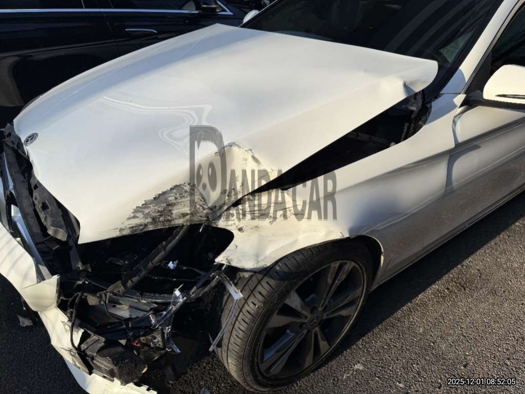 2018 Mercedes-Benz C200, photograph 3