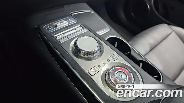 Genesis GV70 2.5T Gasoline AWD — photo 1 of 31