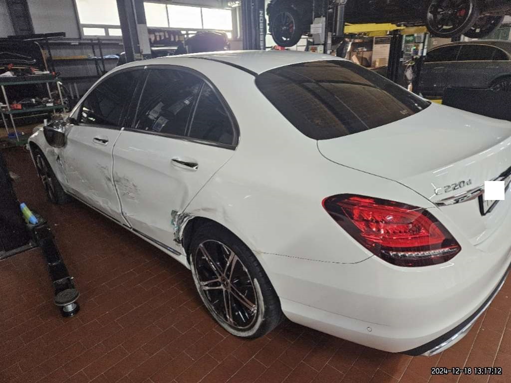 2019 Mercedes-Benz C220 d 4Matic, photograph 3