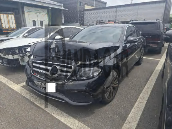 2020 Mercedes-Benz E220 d, photograph 1