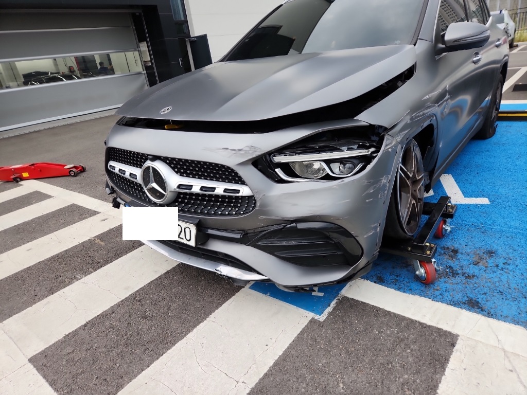 2020 Mercedes-Benz GLA250 4MATIC, photograph 4