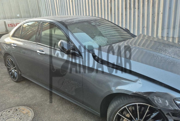 2023 Mercedes-Benz E350 4MATIC, photograph 2