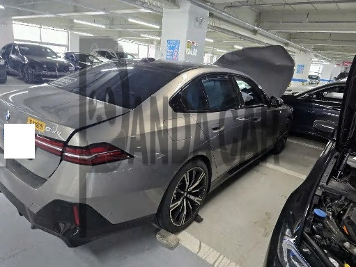 2025 BMW 530i xDrive, photograph 3