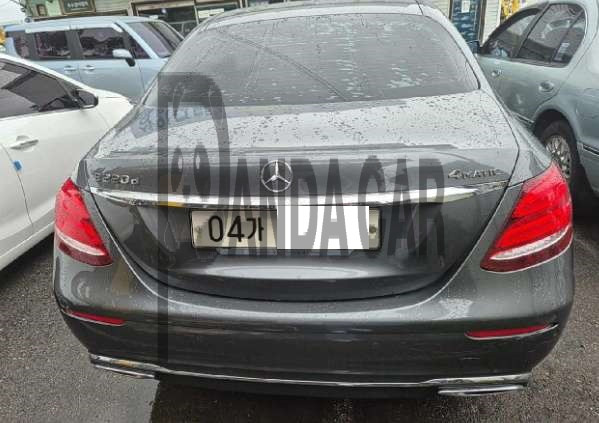 2017 Mercedes-Benz E220 d 4Matic 04ga9621, photograph 1